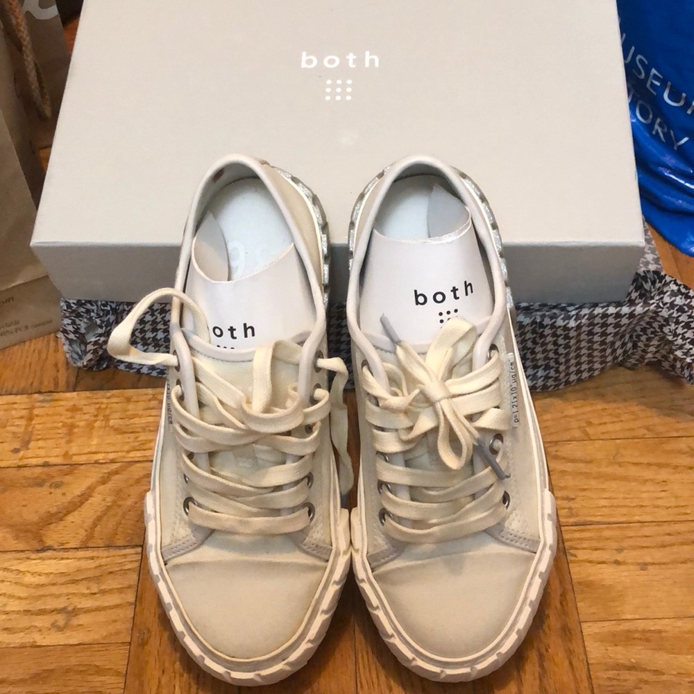 Both white sneaker size 36